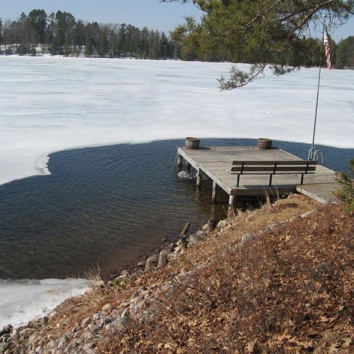 Pond De-Icer vs. Aerator: Which One Does Your Pond Actually Need? (2026 Guide)